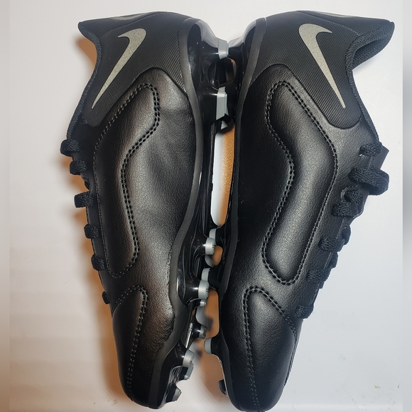 Nike unisex-child Tiempo Legend 9 Club Multi Ground Soccer Cleats - Picture 3 of 4